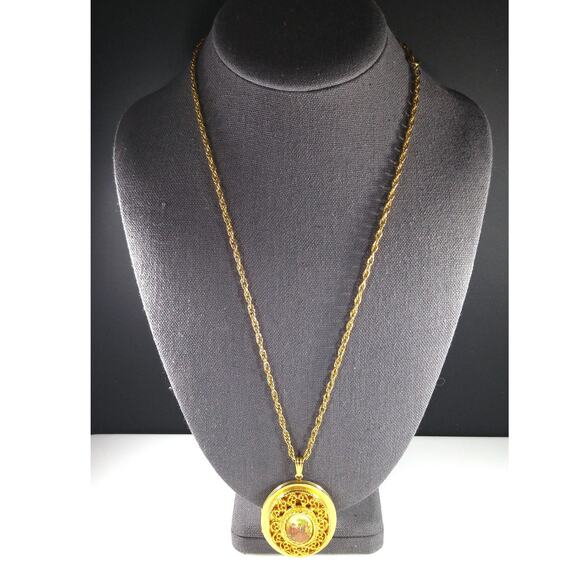 Ceramic Cameo Photo Locket Necklace, Filigree Gold Plated, 1960s Vintage Jewelry - Picture 9 of 10